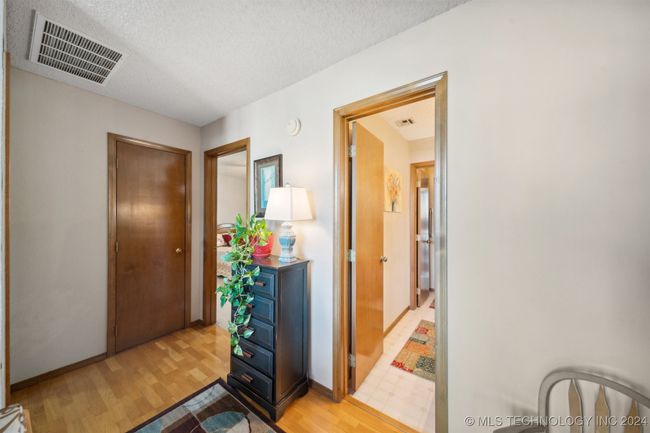 9172 E Oak Ln, House other with 3 bedrooms, 3 bathrooms and null parking in Claremore OK | Image 5