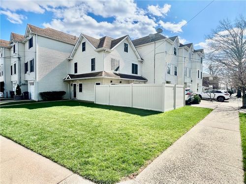 200 Dongan Hills Ave, Staten Island, NY, 10305-1212 | Card Image