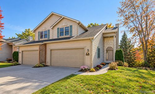 318 Stratford Ln, Lake Orion, MI, 48360-1352 | Card Image