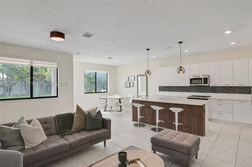 f-109-8001 Nw 41st St, Doral, FL, 33166-6268 | Card Image