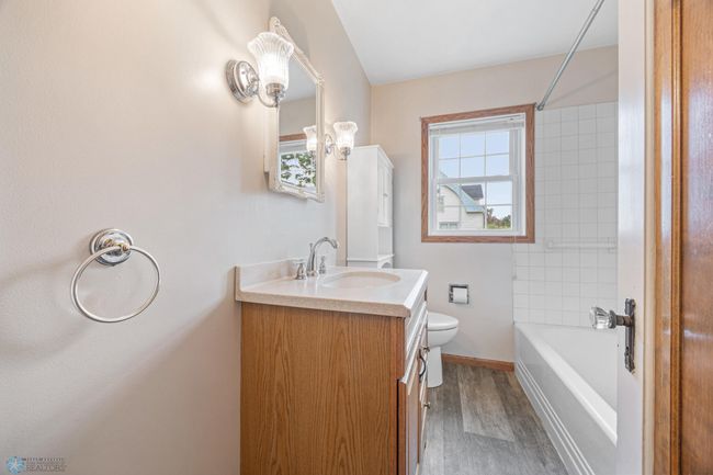 Bathroom 1 | Image 14