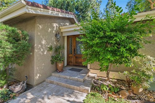 113 Conifer Cir, Oak Park, CA, 91377-1014 | Card Image