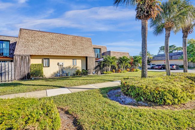 804 Waterview Dr, Condo with 3 bedrooms, 3 bathrooms and null parking in Palm Springs FL | Image 43