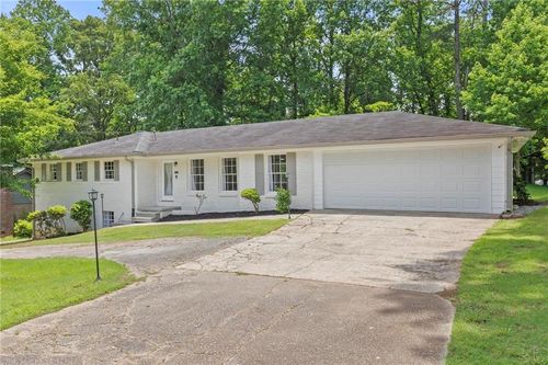 6181 Shallow Wood Ln, Douglasville, GA, 30135-5435 | Card Image