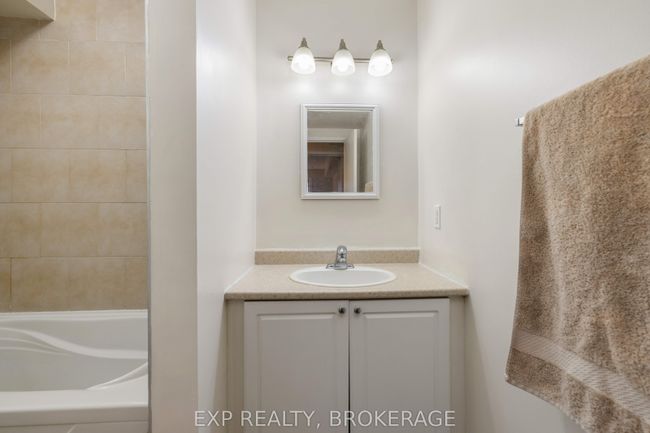 212 - 573 Armstrong Rd, Condo with 2 bedrooms, 1 bathrooms and 1 parking in Kingston ON | Image 19