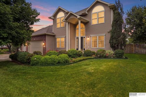 8333 Katrina Ln, Lincoln, NE, 68512-9424 | Card Image