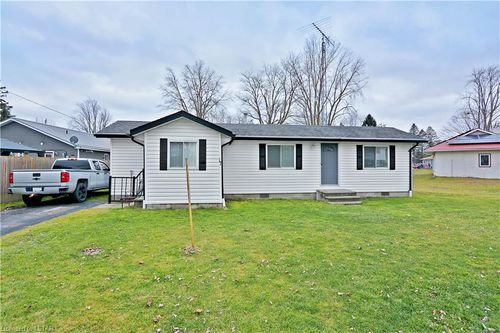 17 York St, Newbury, ON, N0L1Z0 | Card Image