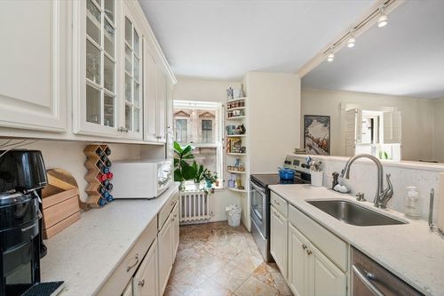 2e-21 Beacon St, Boston, MA, 02108-2805 | Card Image