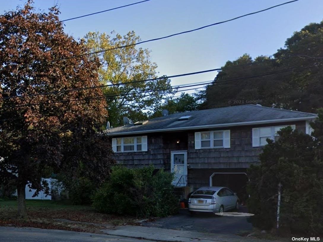 Claire Ln, Sayville, NY 11782