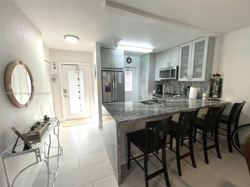 apt-402-5103 35th St, Lauderdale Lakes, FL, 33319-5244 | Card Image