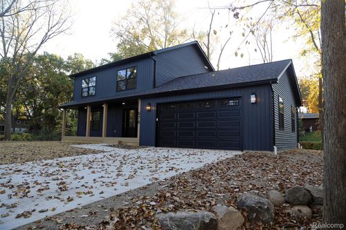 676 Pontiac Dr, Lake Orion, MI, 48362-2852 | Card Image