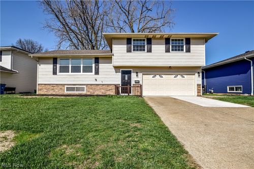 447 Saint Lawrence Blvd, Eastlake, OH, 44095-1310 | Card Image