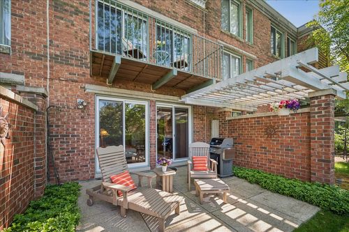 4020 Arbor Ln, Northfield, IL, 60093-3351 | Card Image