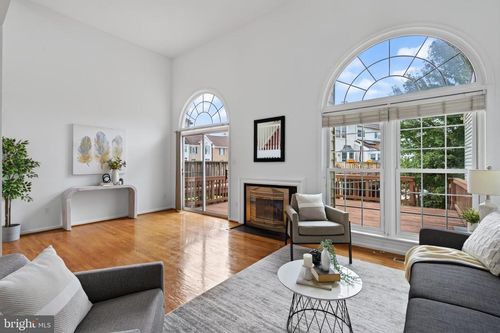 5124 Woodford Dr, CENTREVILLE, VA, 20120-1389 | Card Image