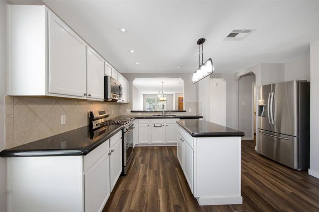 15319 Sableton Crest Ln, House other with 3 bedrooms, 2 bathrooms and 2 parking in Cypress TX | Image 10