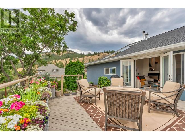 12018 Trayler Pl, House other with 3 bedrooms, 2 bathrooms and 1 parking in Summerland BC | Image 4
