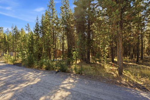 17121 Covina Road, Bend, OR, 97707 | Card Image