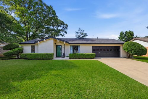 217 E Louella Dr, Hurst, TX, 76054-3743 | Card Image