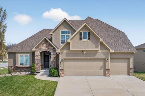 4517 N Sienna Rdg, Riverside, MO, 64150 | Card Image
