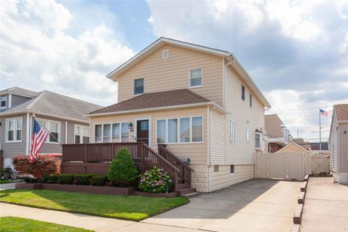 66 Parma Rd, Island Park, NY, 11558-1043 | Card Image