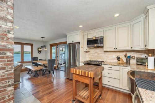 19 Mirror Lake Dr, Mirror Lake, NH, 03853-5952 | Card Image