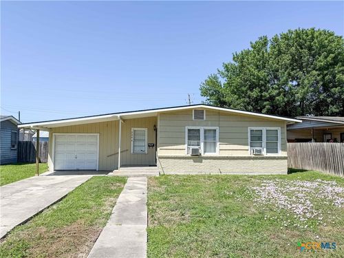 2004 Navidad St, Victoria, TX, 77901-6257 | Card Image
