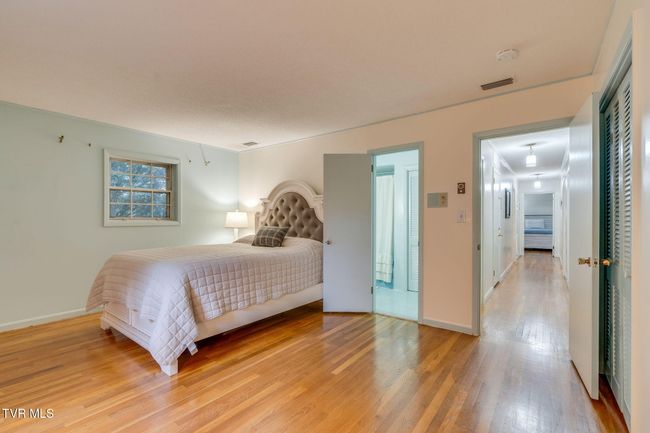 Upstairs: Primary | Image 20