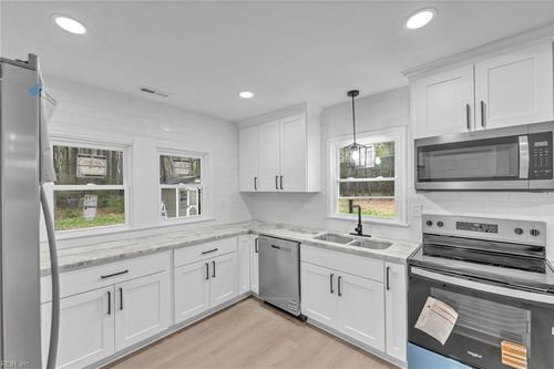 12050 Greenbrier Ln, Smithfield, VA, 23430-5800 | Card Image
