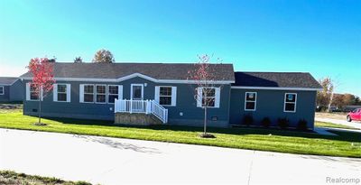 2780 Naples, Home with 3 bedrooms, 2 bathrooms and null parking in Lapeer Twp MI | Image 1