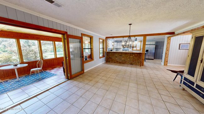 Large Eating area | Image 45