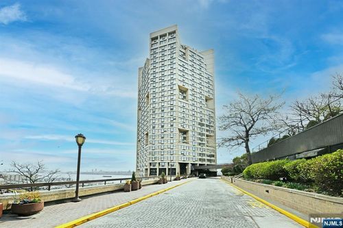 7004 Kennedy Blvd, West New York, NJ, 07093-5029 | Card Image