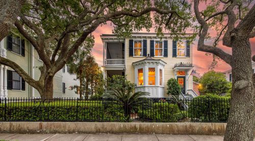 5 Logan St, Charleston, SC, 29401-2403 | Card Image