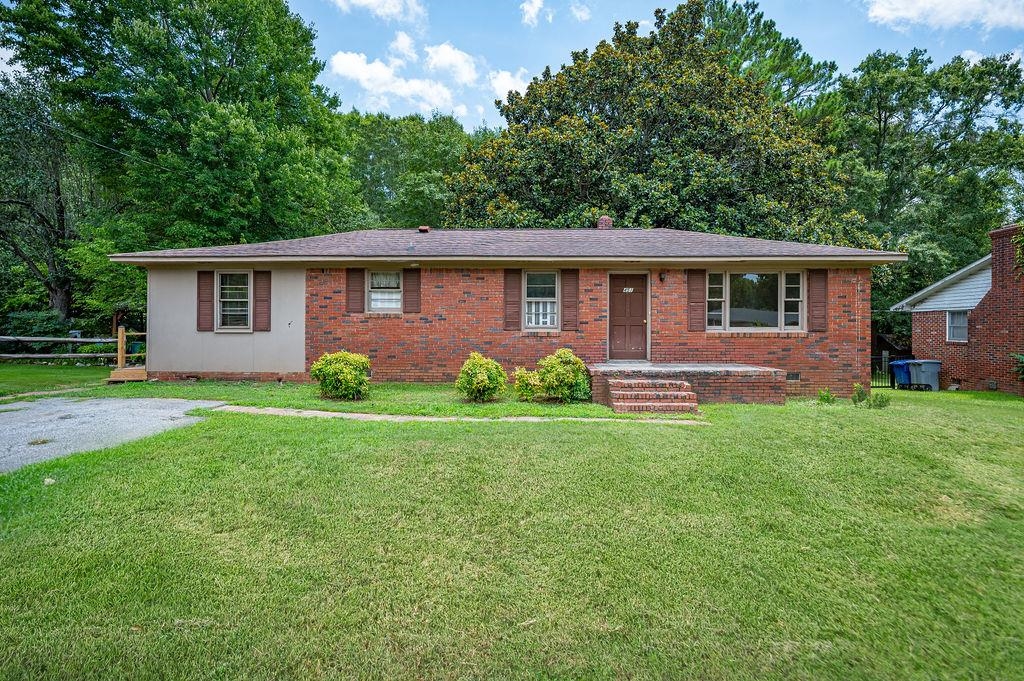 Lucerne Dr, Spartanburg, SC 29302