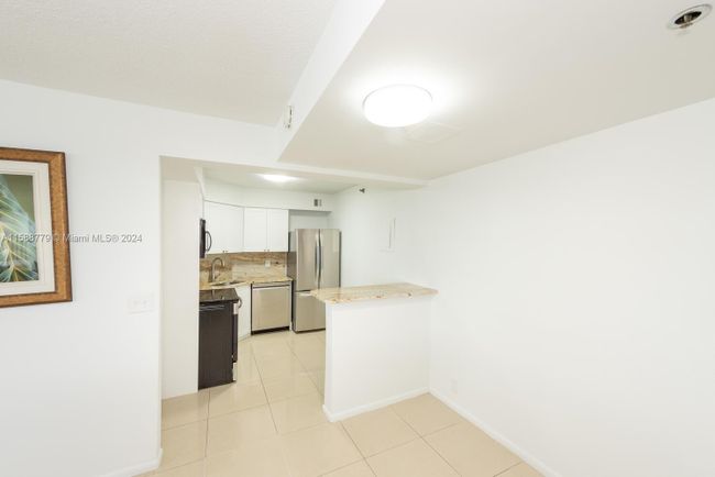 1508 - 5225 Collins Ave, Condo with 2 bedrooms, 2 bathrooms and null parking in Miami Beach FL | Image 8