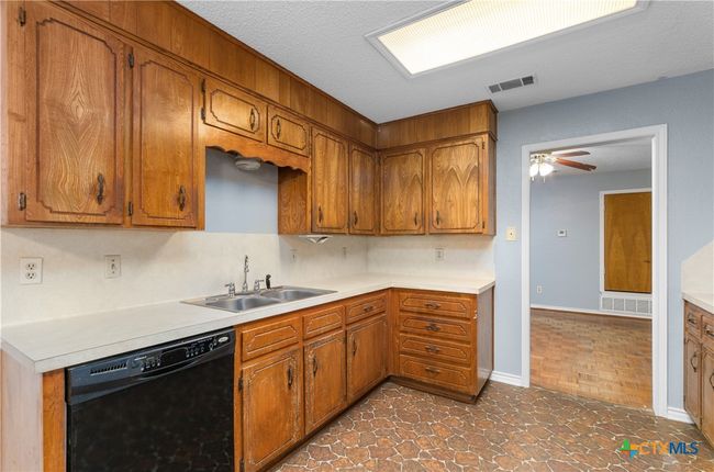 Kitchen | Image 12