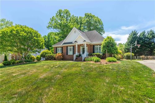 5250 Meadowlark Glen Ln, Winston Salem, NC, 27106-8733 | Card Image
