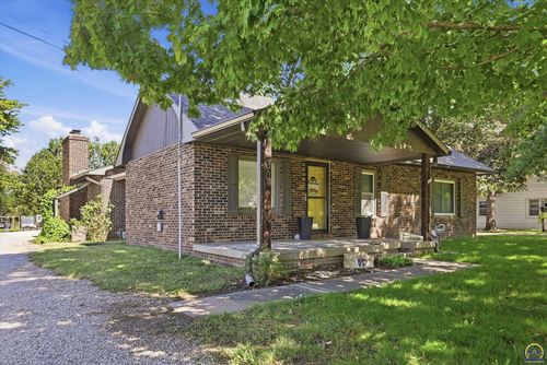 1230 Laing St, Osage City, KS, 66523-9213 | Card Image