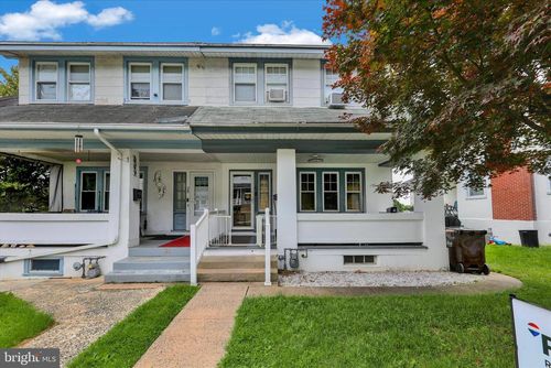 27 W 33rd St, READING, PA, 19606-2903 | Card Image