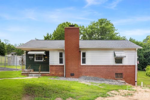1302 W Gold Street Ext, Kings Mountain, NC, 28086-2623 | Card Image