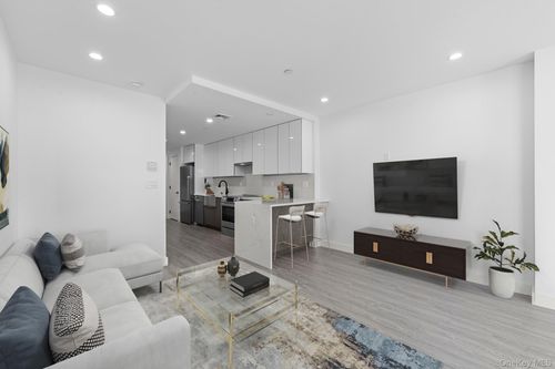 3b-46-40 Vernon Blvd, Long Island City, NY, 11101-5089 | Card Image