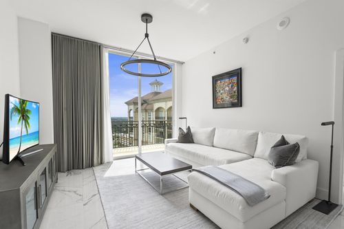 uph-03-550 Okeechobee Blvd, West Palm Beach, FL, 33401-6317 | Card Image