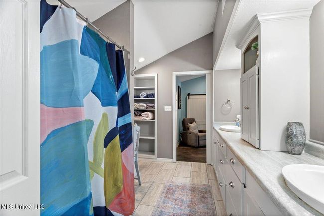 52-Bathroom | Image 52