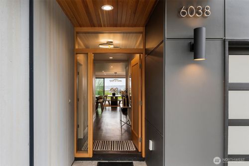 a-6038 50th Ave Ne, Seattle, WA, 98115-7704 | Card Image