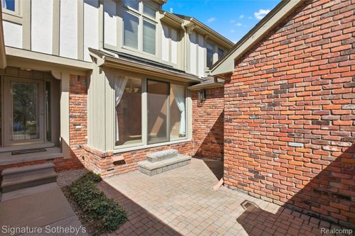 24-24122 Bingham Pointe Dr, Bingham Farms, MI, 48025-4349 | Card Image