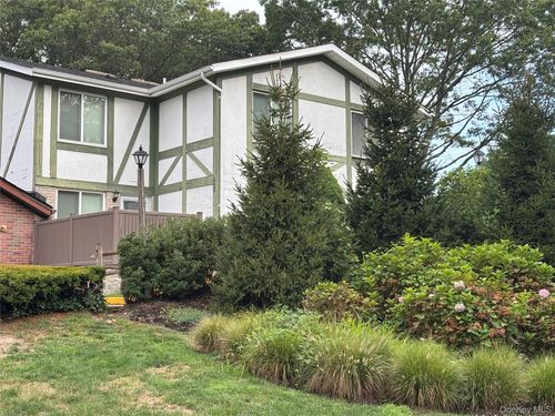 262 Brettonwoods Dr, Coram, NY, 11727-3605 | Card Image