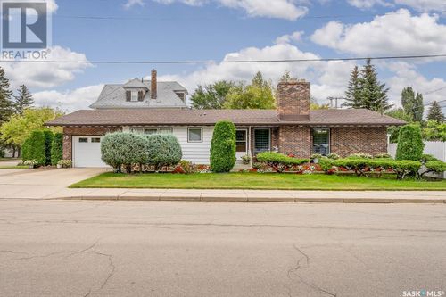 675 2nd Ave Nw, Moose Jaw, SK, S6H6W8 | Card Image