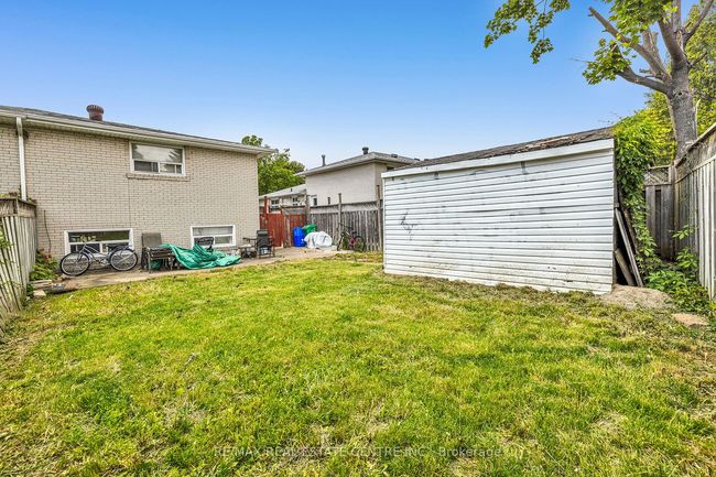 69 Newstead Cres, House attached with 4 bedrooms, 2 bathrooms and 3 parking in Brampton ON | Image 31