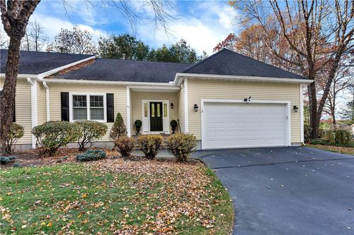 95 Crickett Cir, East Greenwich, RI, 02818-1252 | Card Image