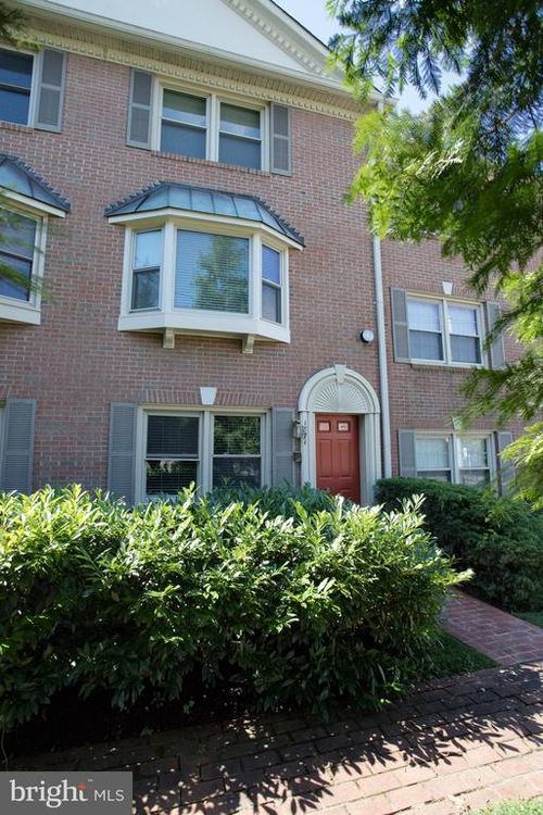 1871 N Adams St, Arlington, VA, 22201-3512 | Card Image