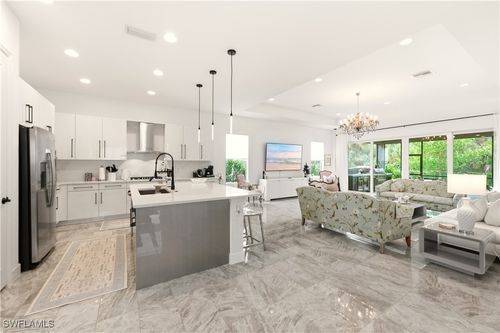 11899 Gardenia Ave, NAPLES, FL, 34120-3874 | Card Image
